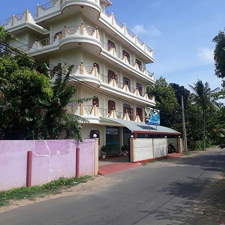 Hotel Blue Whale Джафна Экстерьер фото