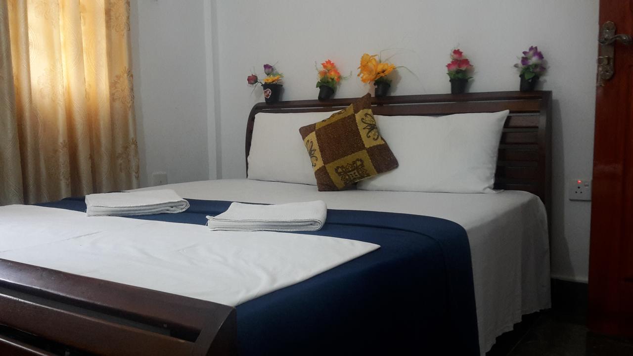 Hotel Blue Whale Джафна Экстерьер фото