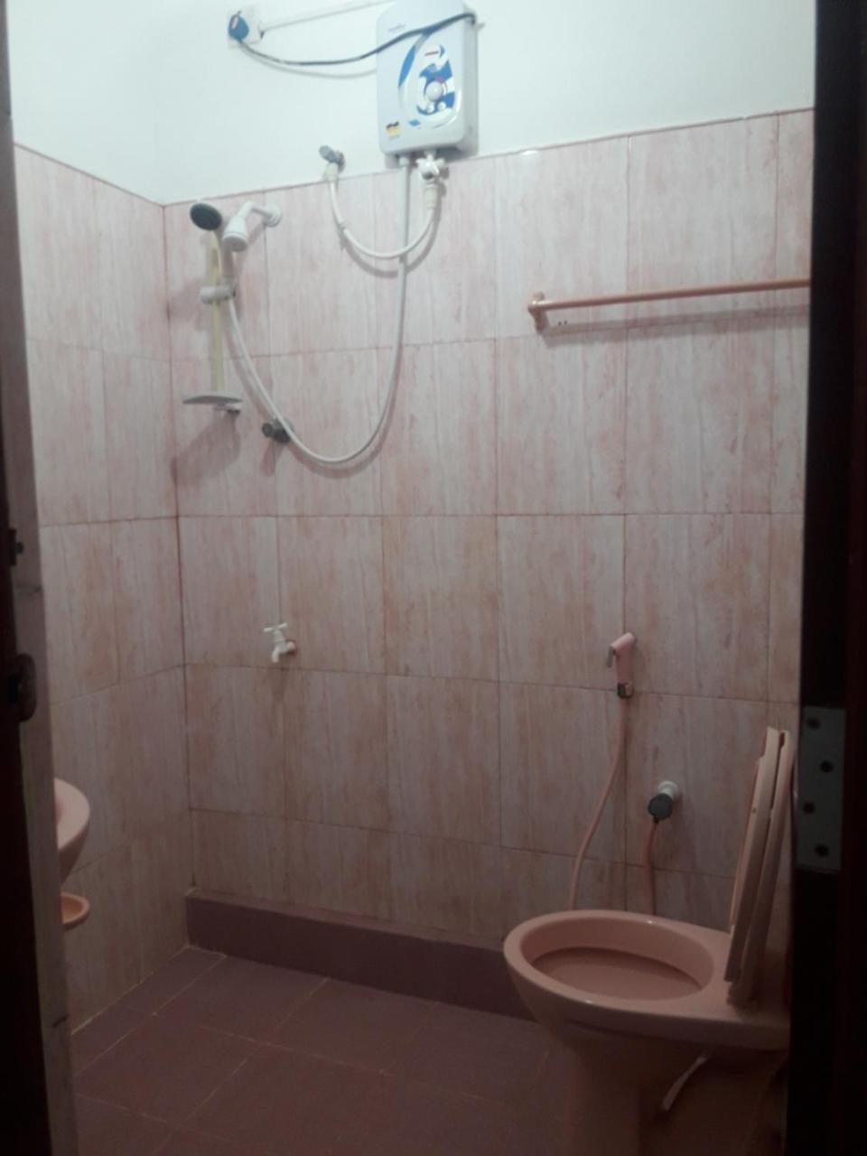 Hotel Blue Whale Джафна Экстерьер фото